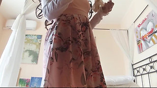 Stepmom Know What U Wants...you Re Young and Horny. I Can Help Ya...