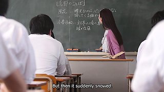 Asian masseuse fetish babe gives blowjob to her lucky client