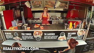 Scarlett Jones opens her food trunk for the very first time and showcases her melons for more customers - reality kings