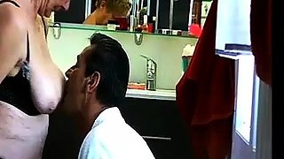 Mamie adore sucer et le sexe oral