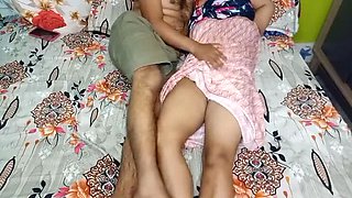 Romance with the neighbor: Hot Indian stepmom gets romantic with young couple