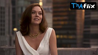 Hilarie Burton Glorious Gig in White Dog collar