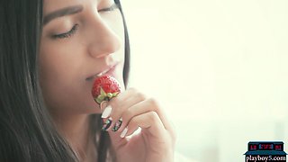 Petite Russian model Cira Nerri solo