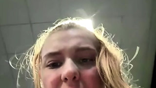 Fingering pussy in public jucielussie