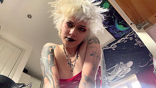 Glitterqueen1999 Eats Her Cheating Boyfriend Giantess Fetish
