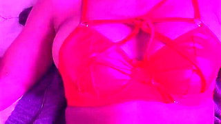 Red Latex Ignore Cum Cleanup with Latina Mianins