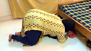 Arab Hot Maid Stuck: Please Hurry up & Fuck My Big Ass Then Get Me Out of Under Bed