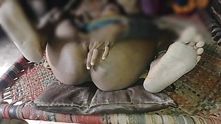 Village bhabhi ki choot ki garmi kaun shaant karega