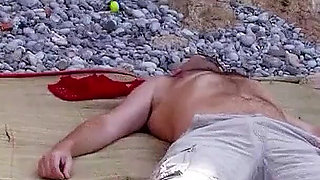 Old vacationer filmed in a hot threesome with sexy girls on the beach