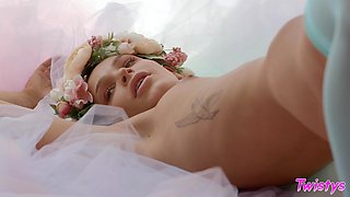 Emma Hix's Bedroom Solo in a Blonde Heat