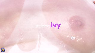 Naughty Mom Ivy Is Oiling Up Her Curvy Body