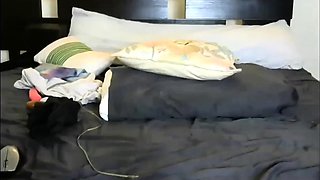 Ebony Babe Toys Her Pretty Pussy on Webcam