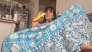 MILF punishes her hairy pussy with gentle strokes